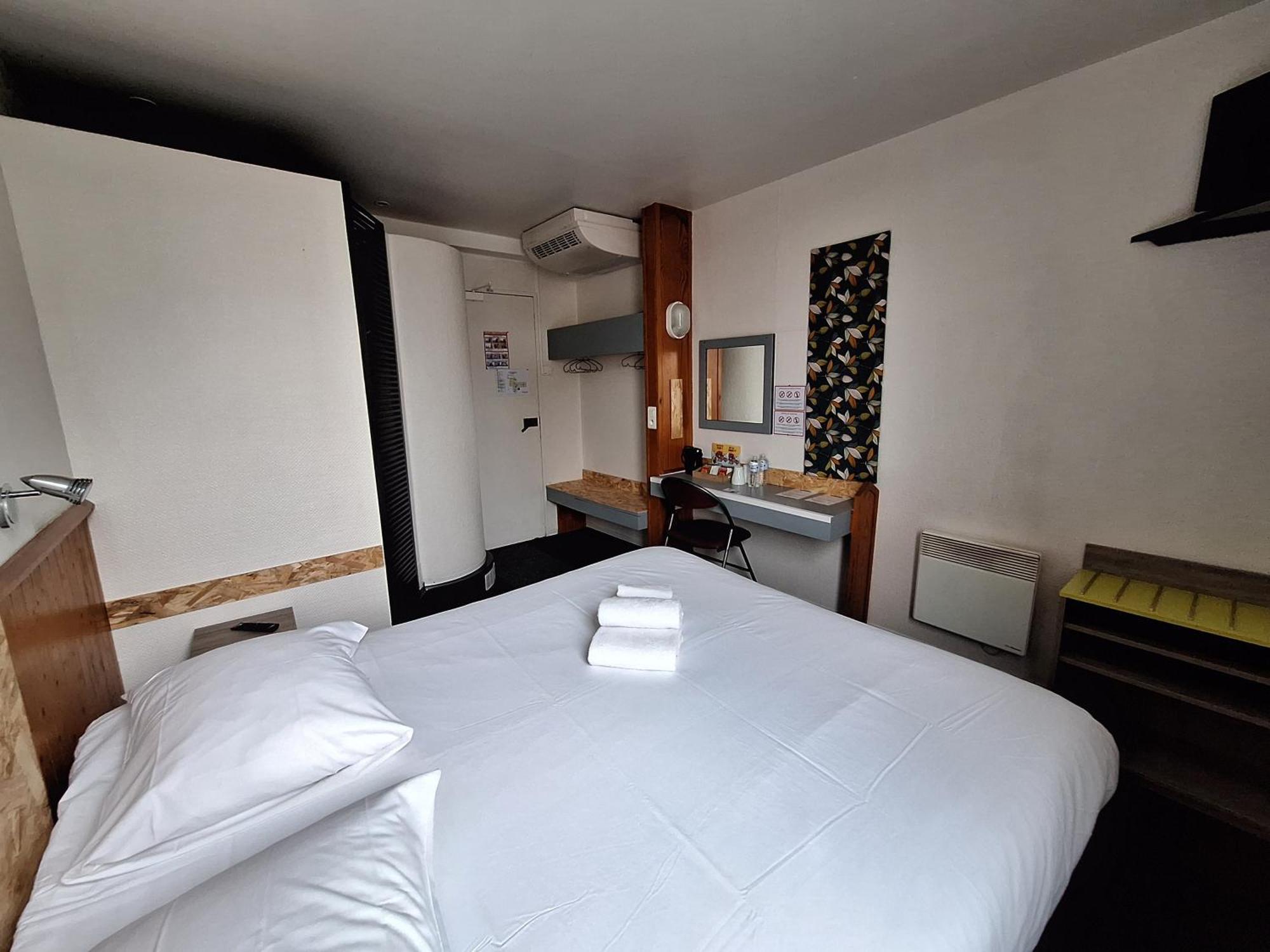 Escale Kennedy Hotel เมรินแญค ภายนอก รูปภาพ