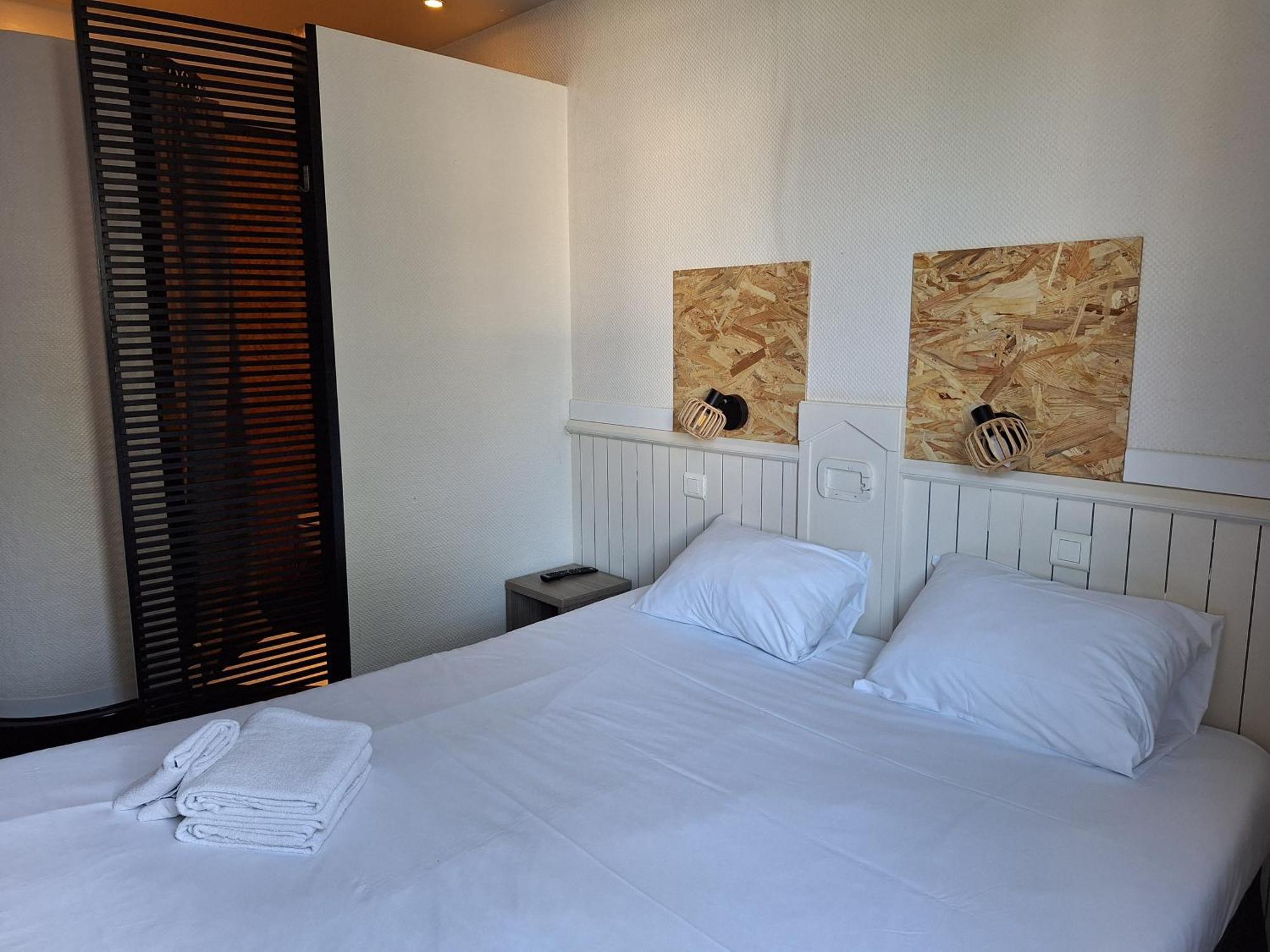 Escale Kennedy Hotel เมรินแญค ภายนอก รูปภาพ